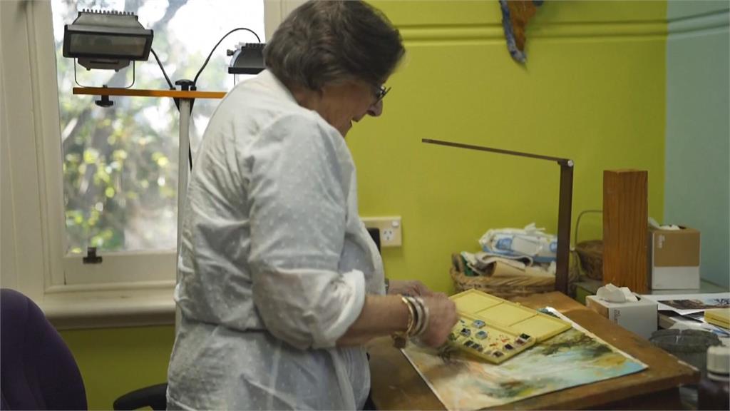 「澳洲藝術治療先驅」　94歲奶奶80多年畫畫不間斷