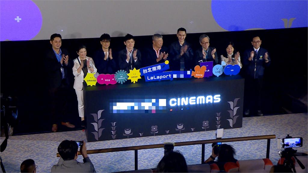 南港Lalaport新影城開幕 劉冠廷新手奶爸進戲院放風