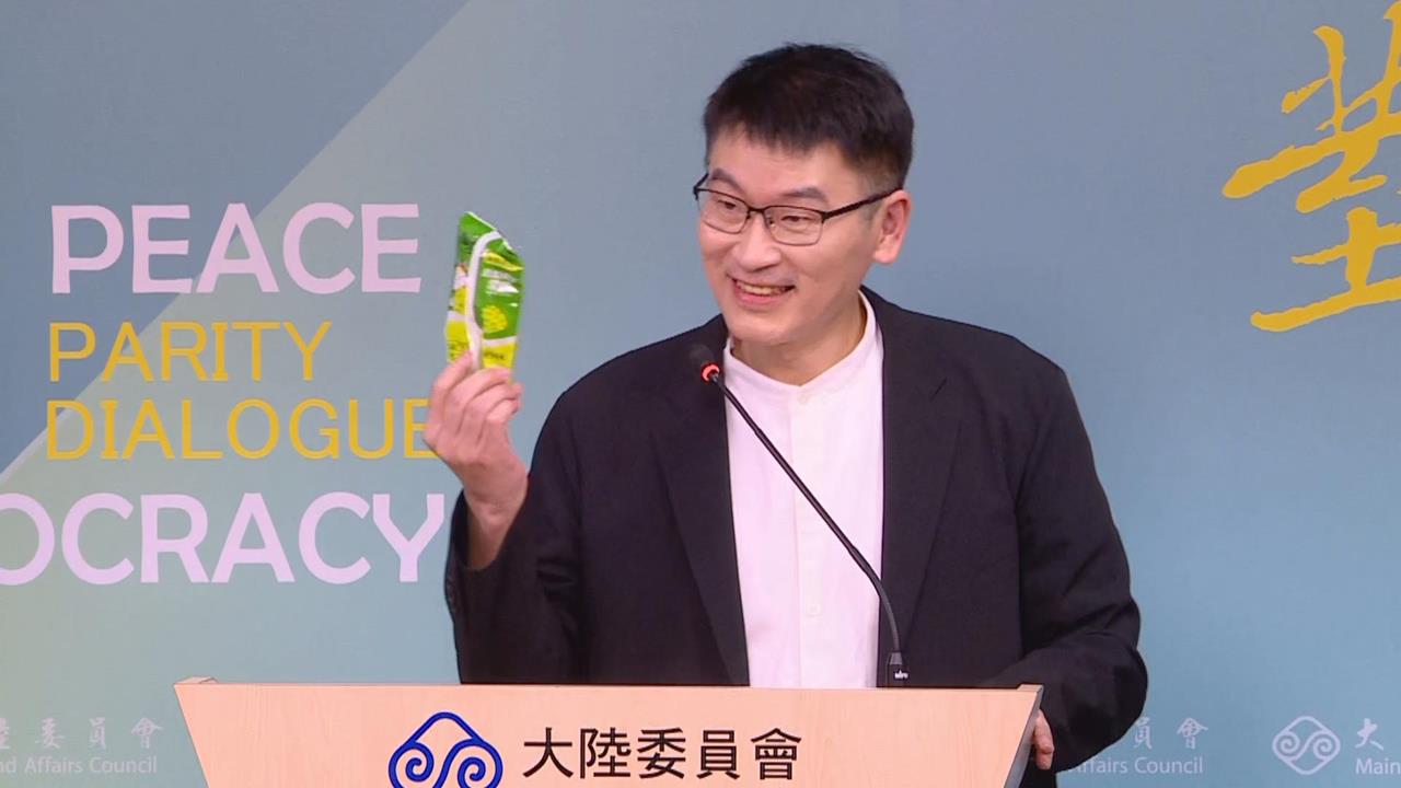 快新聞／梁文傑說到做到　記者會突拿出鳳梨釋迦雪糕「上次說要請大家吃的」