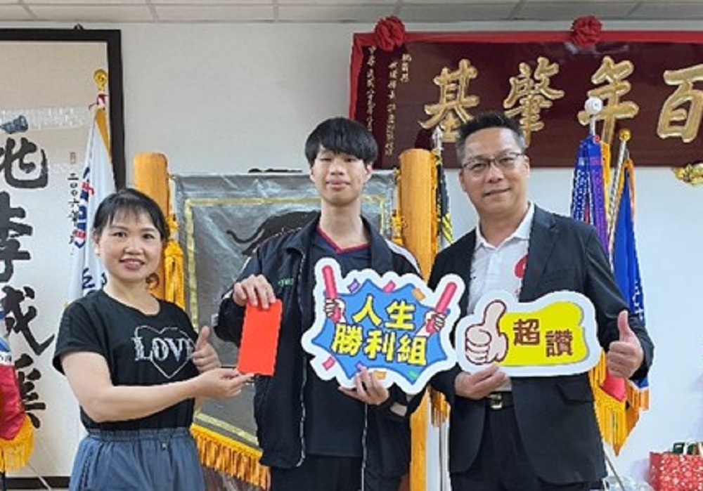 學測後遇父親因病離世 平鎮高中學生下定決心前進醫學系