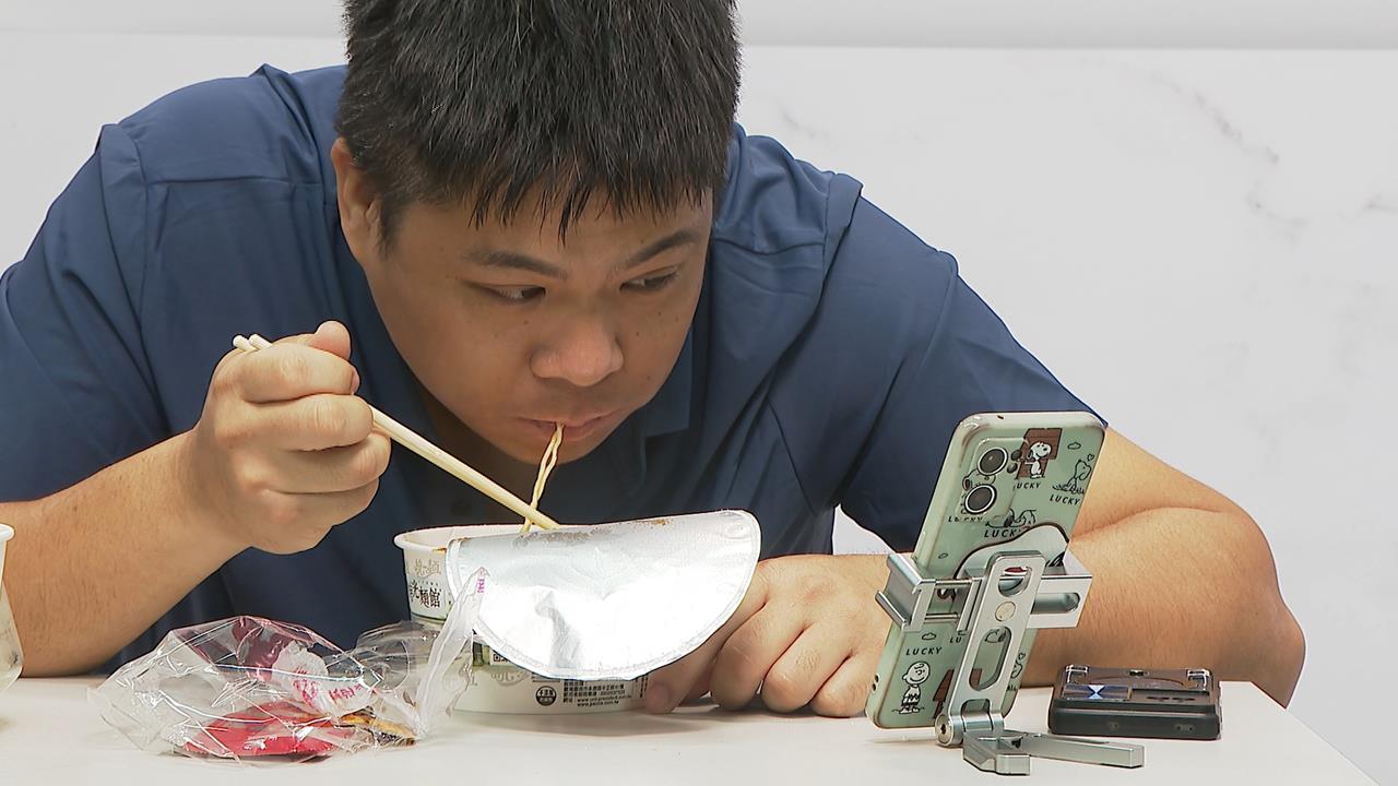 上班族壓力山大！　逾8成背多重貸款、平均薪水41%用來還款