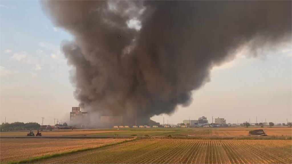 嘉義太保廠房火警 起火點為原料倉庫焦煙狂竄幸無人受傷 原因待釐清