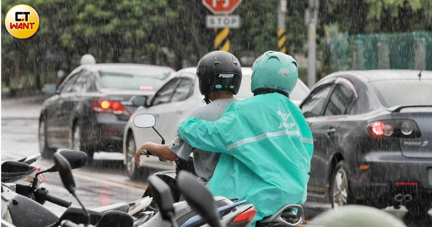 豪雨釀全台多處淹水！機車泡水先別做「1舉動」　專家：維修費恐飆萬元