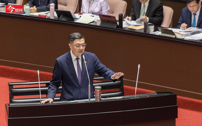 新版《財劃法》營業稅全歸地方，財政調度工具恐癱瘓：年金撥補、產業紓困變得沒有餘地