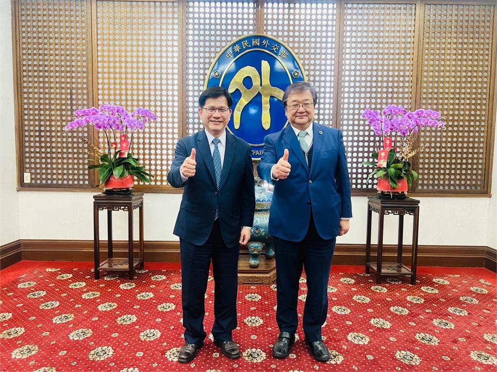 快新聞／與衛福部共組「醫療外交台灣隊」！　林佳龍：讓健康台灣造福世界