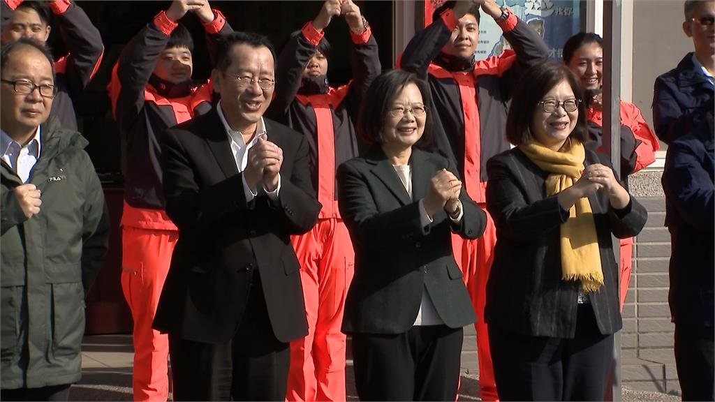 蔡總統視察深澳安檢所 慰勉留守官兵話家常