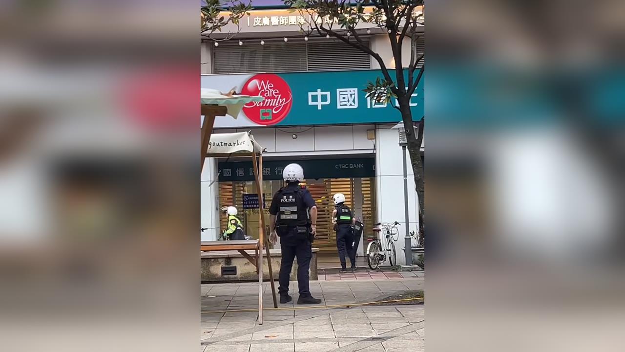 快新聞／北市大安中信銀行遭搶！蒙面人持BB槍劫持行員　快打部隊火速到場制伏