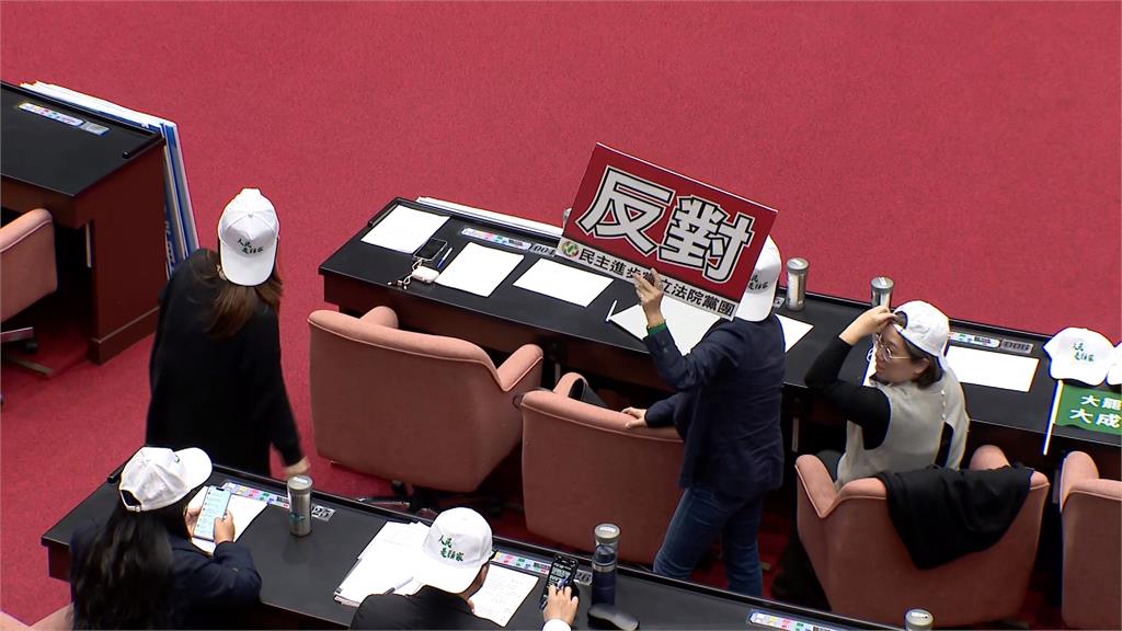 藍推反戒嚴反廢死公投擬逕付二讀　政院、中選會重話：不存在的政策