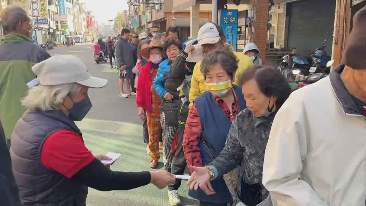 排骨飯南霸天進駐光華夜市　開幕首日「1元便當」吸引搶排