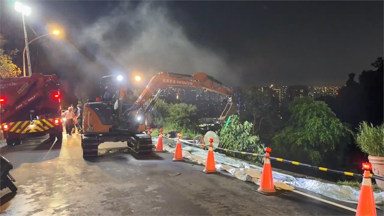 快新聞／豪雨成災！新店路崩5車墜落　最新搶修進度曝