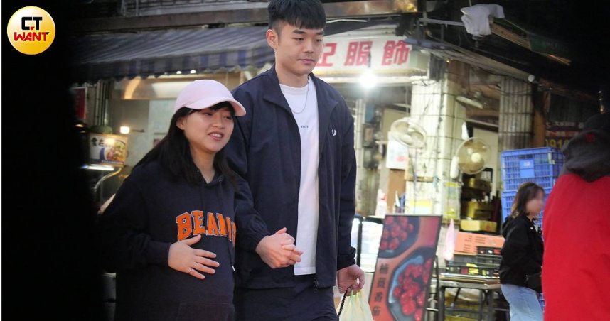 臨盆前放風2／王齊麟與十元交往兩年修成正果　兒子RALLY「龍抬頭」報到