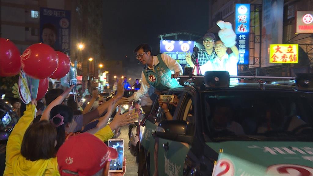 拚選戰無縫接軌!陳其邁晚間掃街 吳虹一早市場拜票