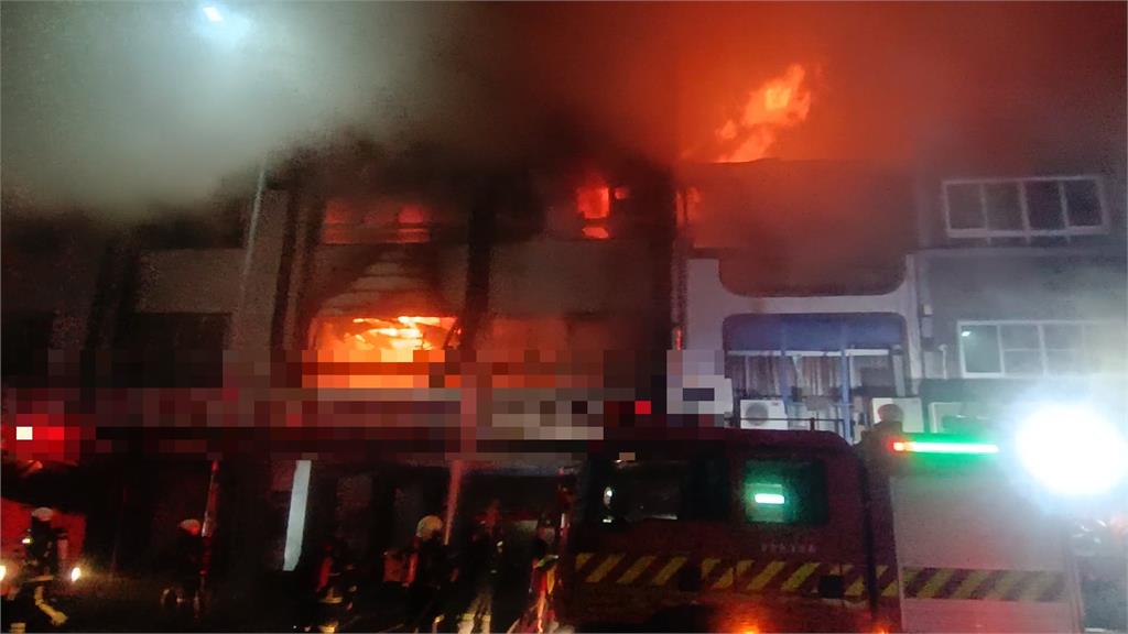 台東機車行大火連燒5棟　警消大陣仗救火幸無傷亡