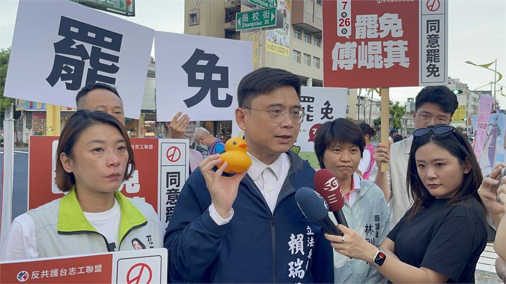 快新聞／「黃色小鴨爸爸」挺進後山　賴瑞隆今晚現身花蓮替罷團打氣
