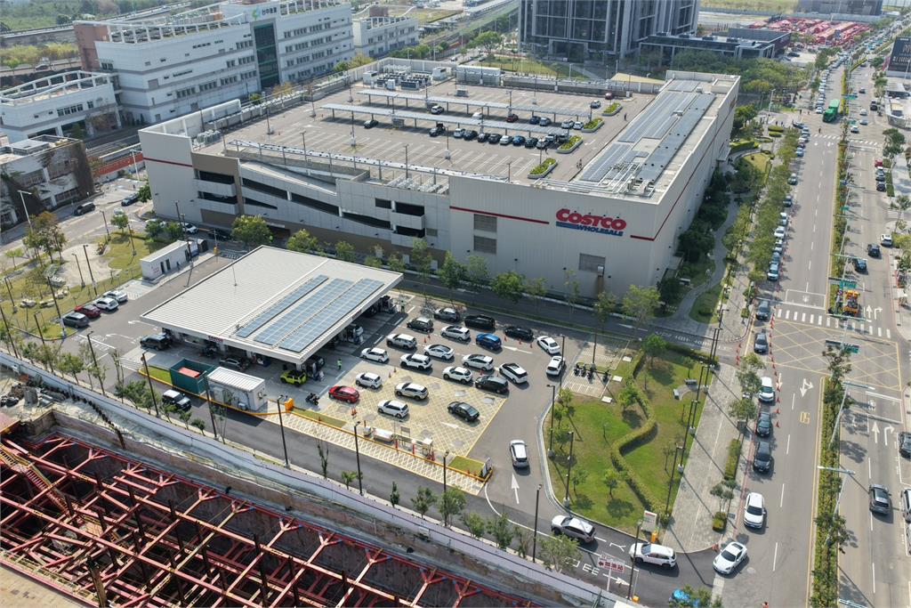 國際油價飆升帶動省油潮　好市多加油站湧車潮