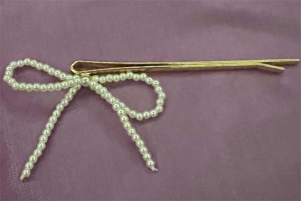 【大S猝逝】痛失姊姊後首發文　小S曬「蝴蝶結髮夾」悼念藏深意