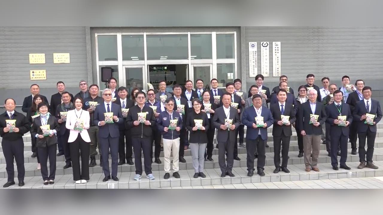 快新聞/送「綠色乖乖」挺無人機!蕭美琴:政府當產業最強後盾