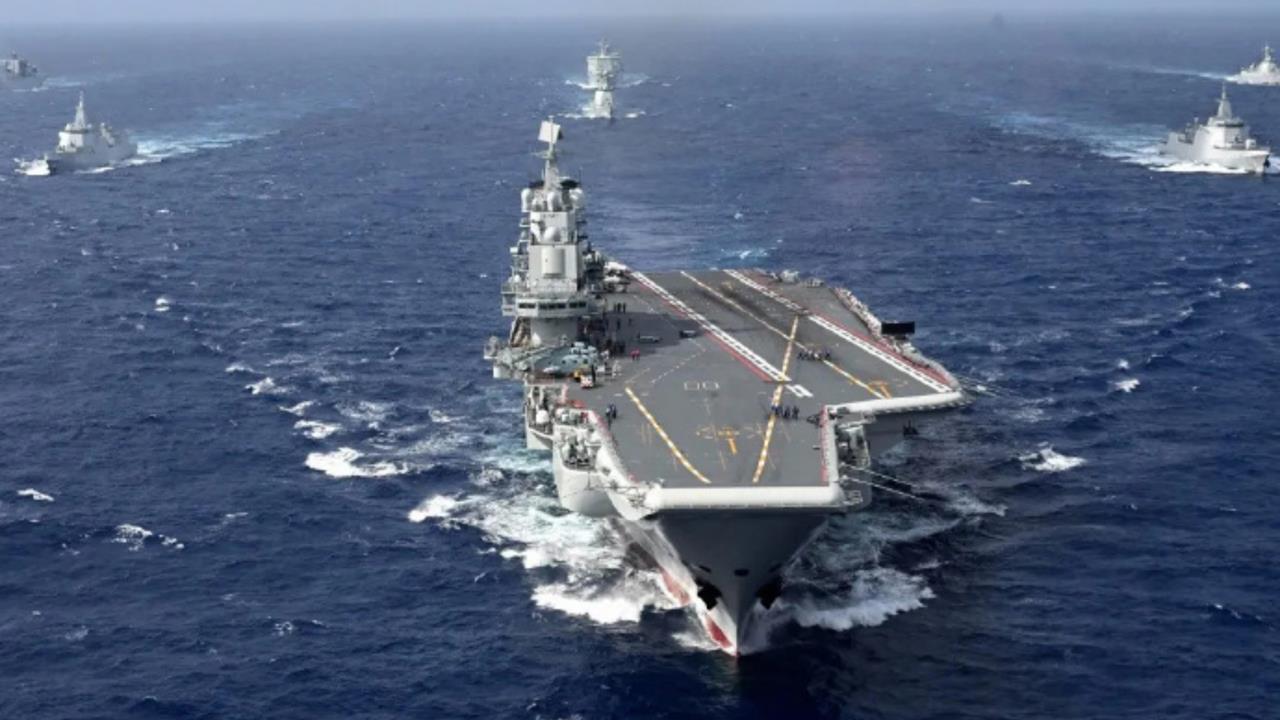 中共航母突大動作「深入台灣以東海域」實彈射擊!日本「急派驅逐艦」防衛大臣回擊了