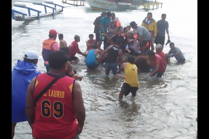 菲律賓渡輪遇風暴沉沒 5死252人獲救