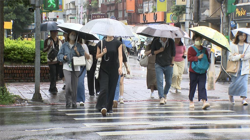 鋒面來襲雨神報到！　氣象署對全台19縣市發布「豪大雨特報」