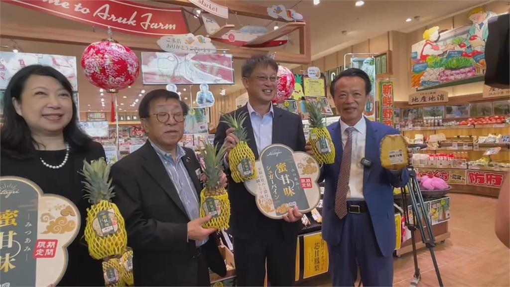 翁章梁日本推廣蜜梨鳳梨 親自叫賣人氣夯