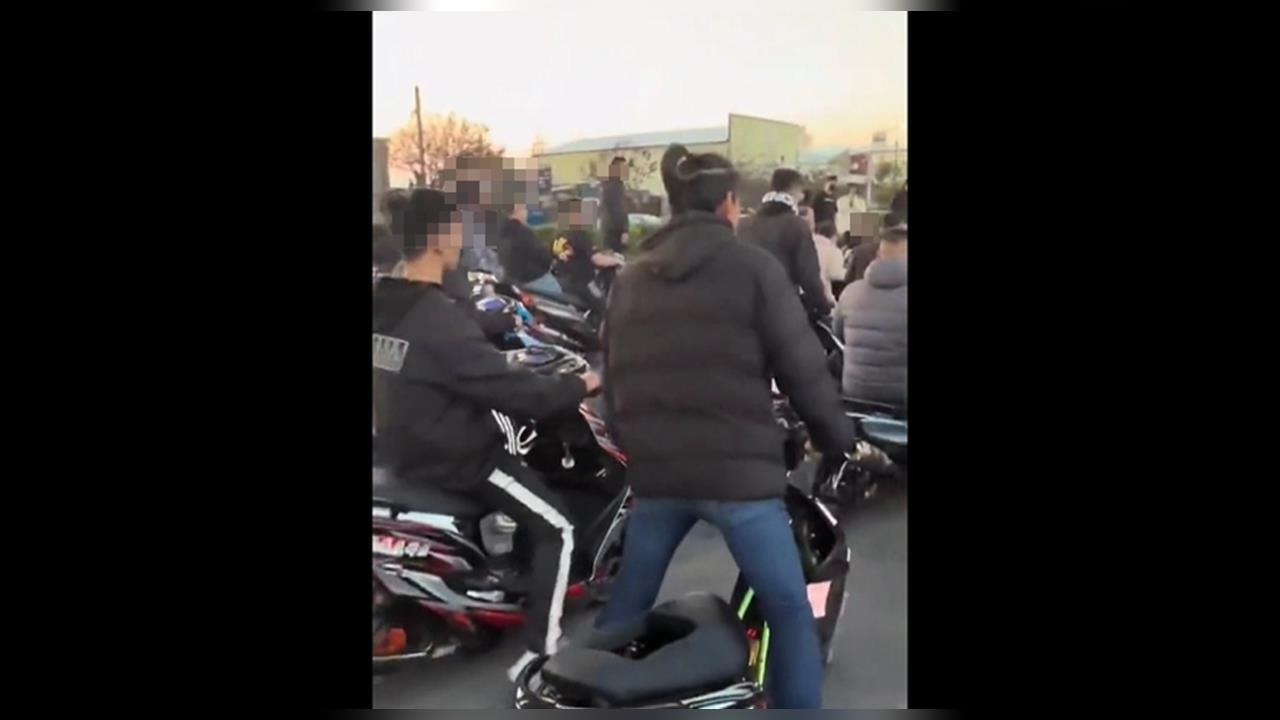 改裝車狂飆好吵!從深夜吵到清晨 警方取締一群人跑了