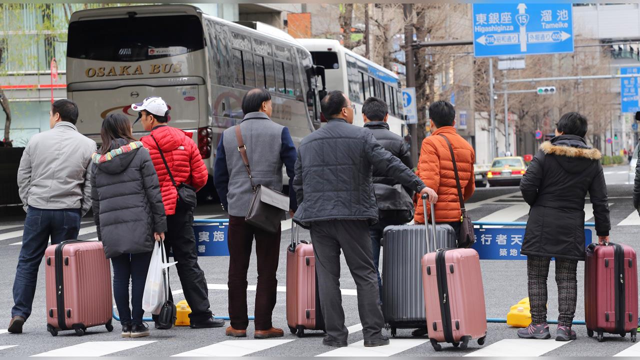 中客變奧客! 男子遊日淺草寺「投冥紙求籤」挨轟