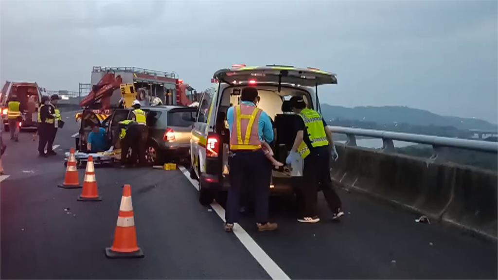 國3後龍段連環車禍！　8人受傷送醫