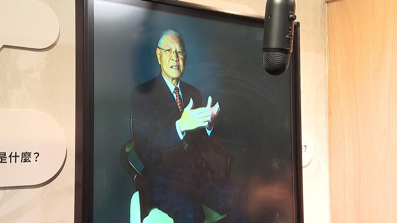 紀念「民主先生」103歲冥誕！跨時空和李登輝合影、對話