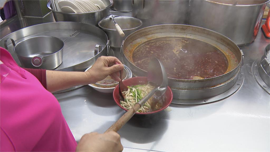 假換錢真騙錢!婦人只投20元竟向店家換百鈔
