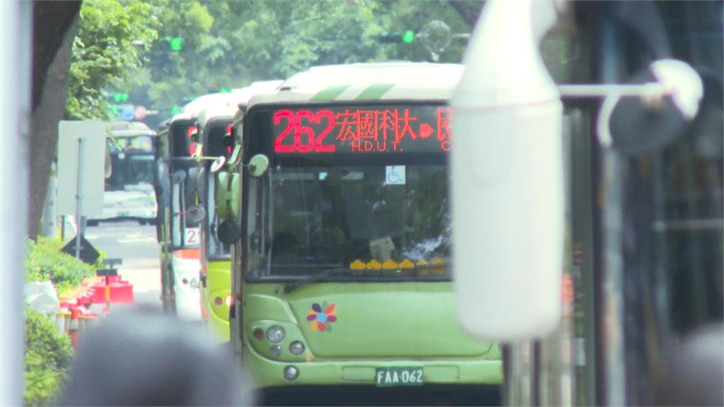 電動公車起火燒！　同線20車立即停派.公運處要求檢修