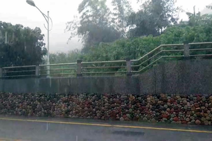 天氣驟變！台東雷電不斷還下冰雹