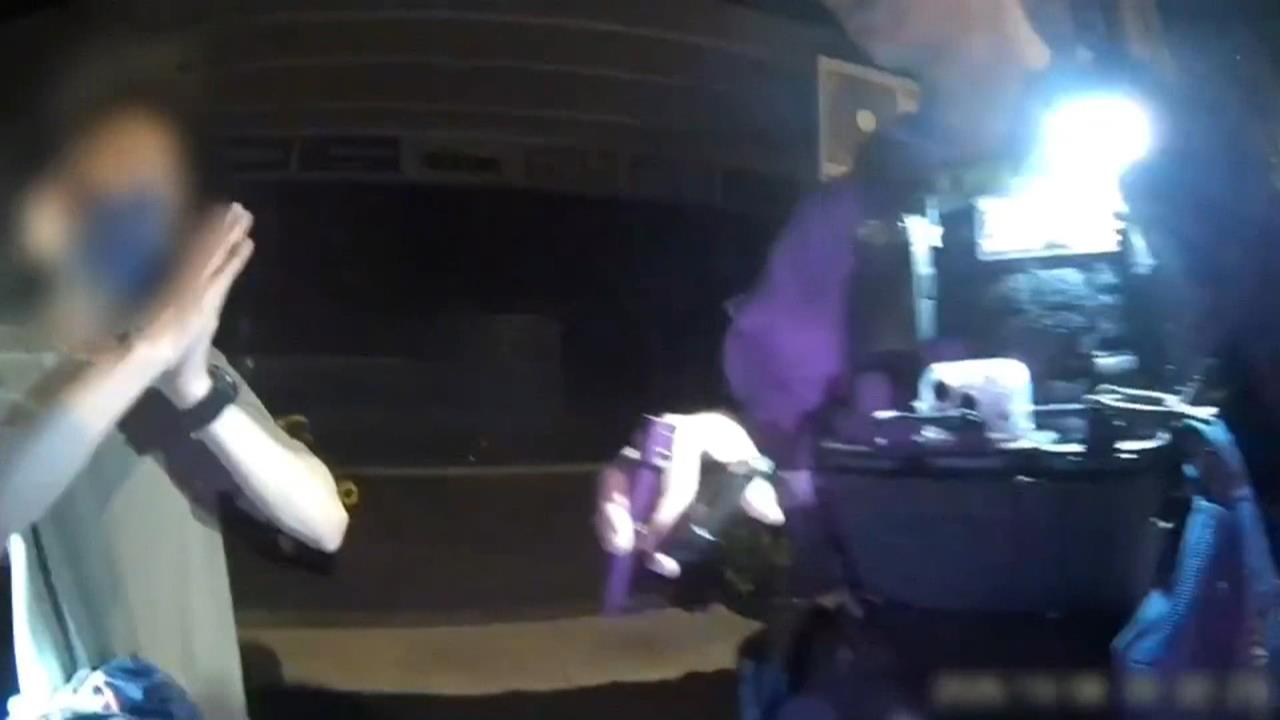 騎士違規稱上班遲到求放過　警搜身秒抓出毒品
