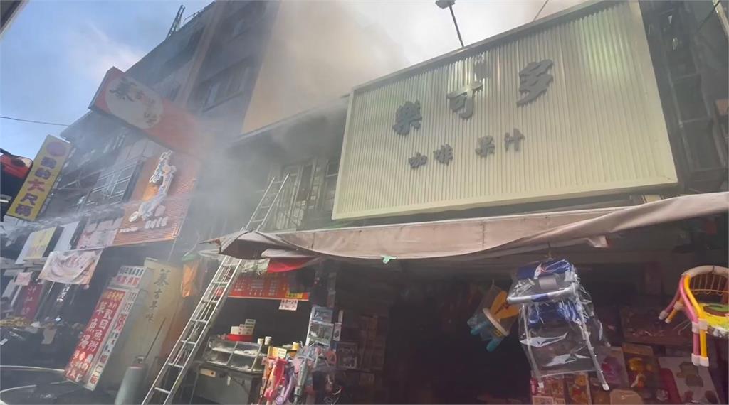 快新聞／饕客哀號！嘉義60年草魚湯店火警　一度延燒玩具店