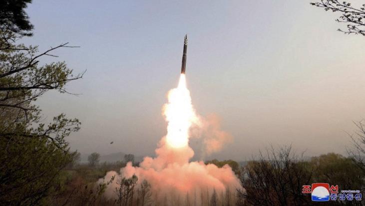 快新聞／北朝鮮深夜「核打擊」發射2枚彈道飛彈　回應美南韓軍演