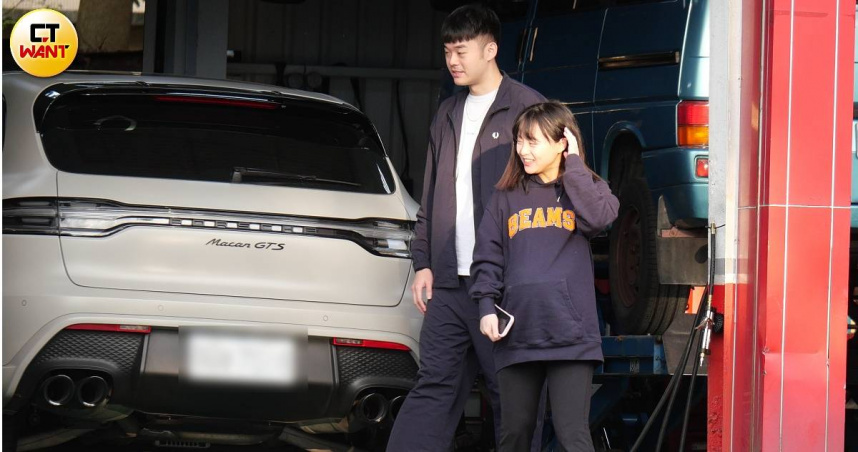 臨盆前放風1／十元挺孕肚狂掃美食　王齊麟一路緊牽護航