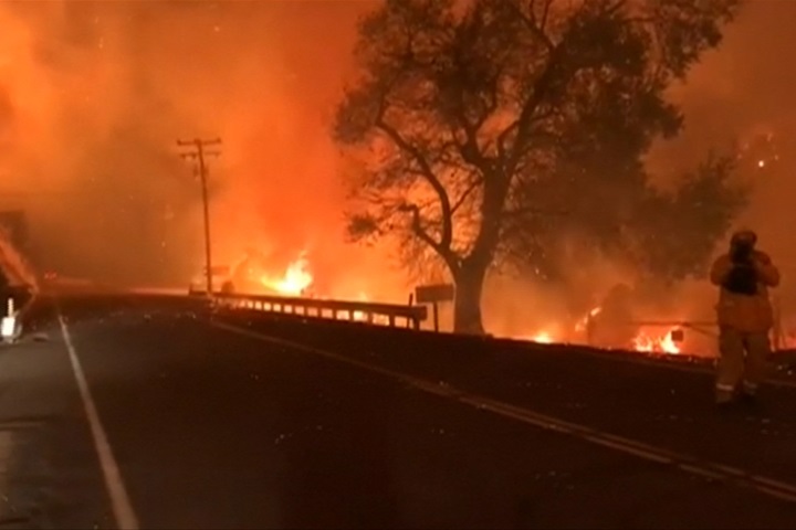 南加州野火燒4天 20萬居民被迫撤離