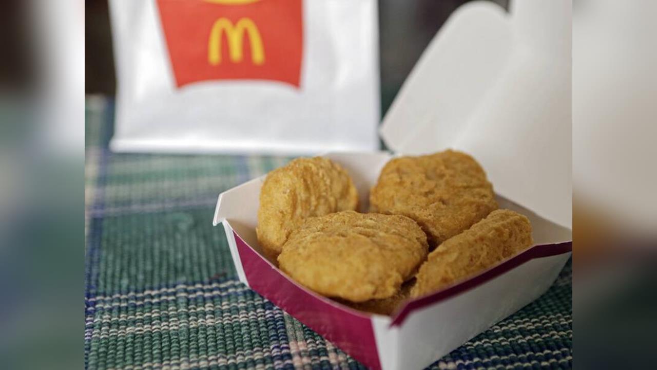 快新聞/麥克雞塊可做三分熟?網友怒控剝開可見「粉紅色」 麥當勞回應了