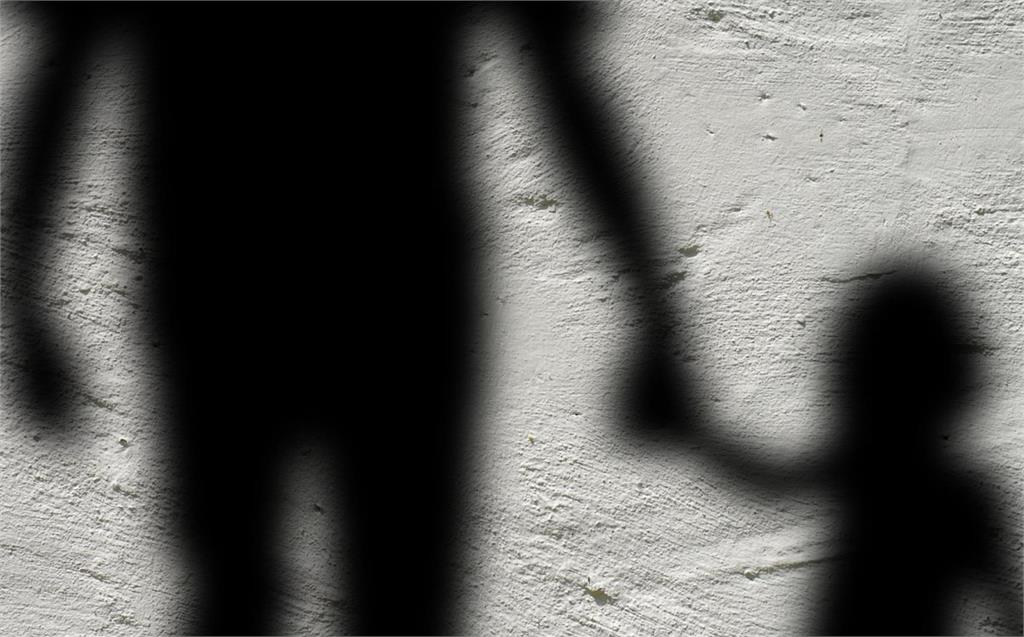 彰化3歲男童遭虐「昏迷指數3命危」     涉虐母男友遭羈押禁見