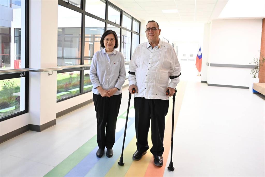 瓜國總統:中國奪走台灣人幸福 速終結台海衝突局勢