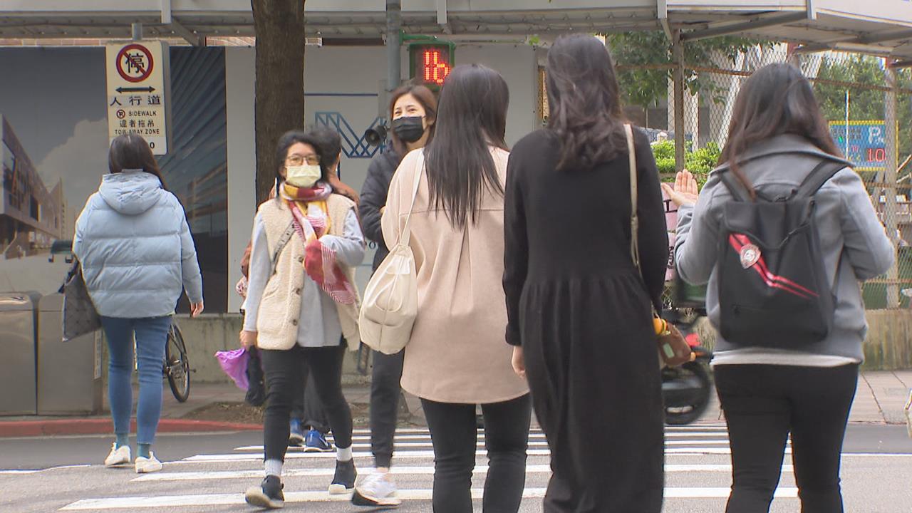 快新聞／日夜溫差大！東北迎風面有短暫雨　氣溫「溜滑梯」下探20度