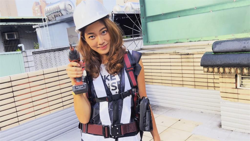 工地汗流浹背不喊苦　26歲美女水電工闖出一片天