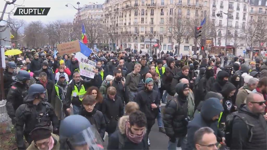 法國民眾抗議年金改革　鎮暴警用催淚瓦斯.塑膠子彈