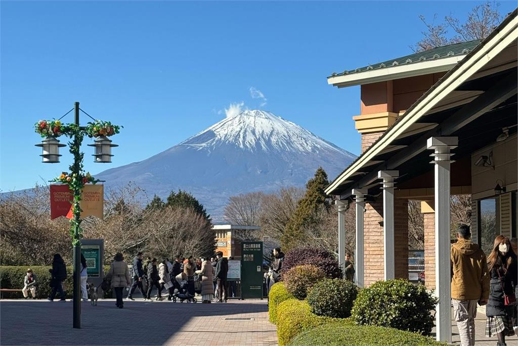 漲價了!今夏爬富士山「每人付4000日圓」 靜岡縣拍板入山費條例