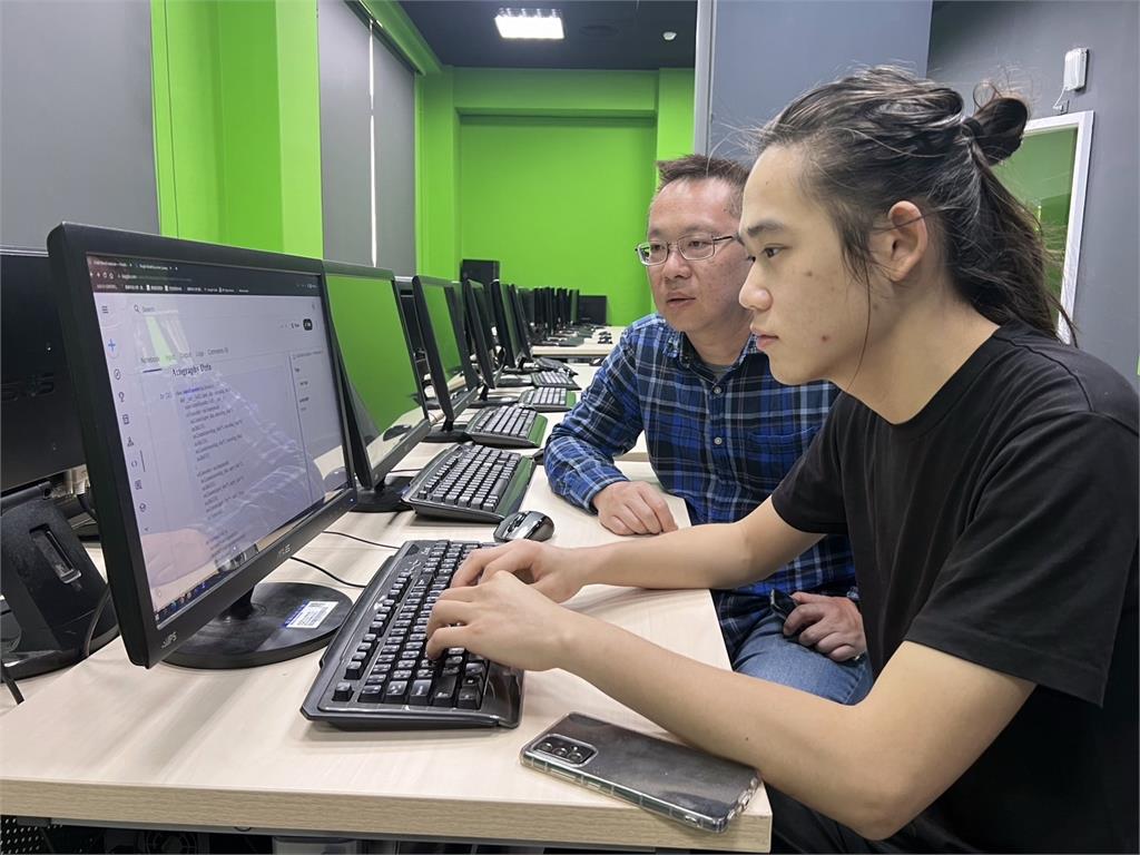 龍華科大培育專業人才有成　學子AI競賽勇奪Kaggle銀獎