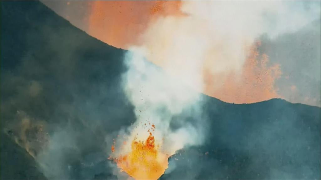 西班牙火山再度爆發　熔岩湧出景象怵目驚心