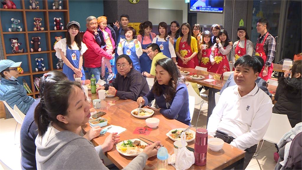 民視主持群愛心不落人後 前往麥當勞叔叔之家獻廚藝