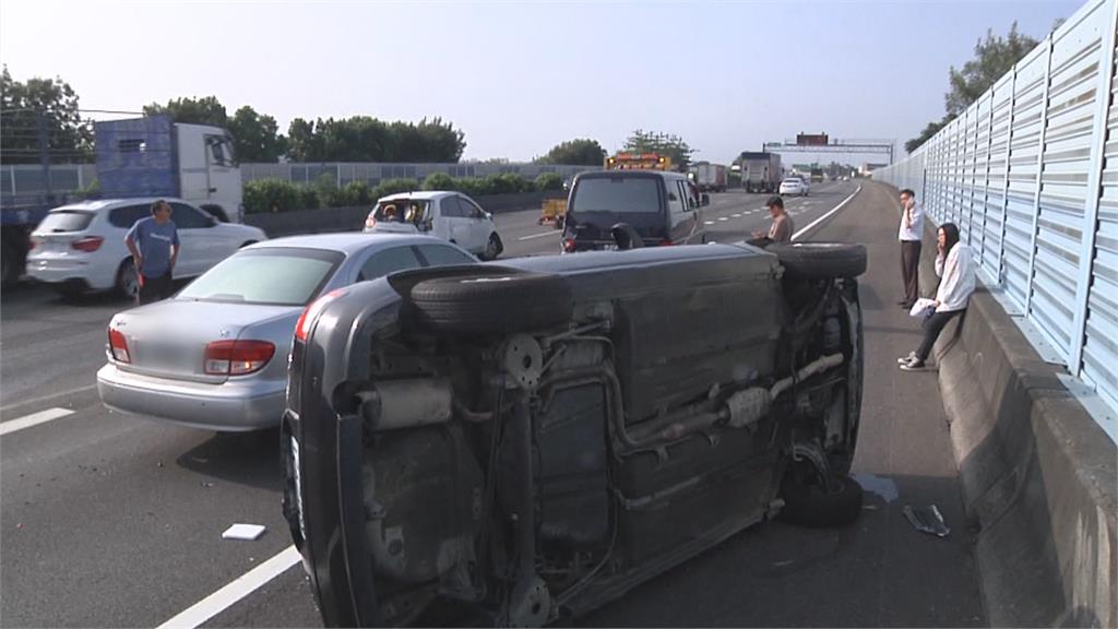 變換車道失控?國一彰化交流道追撞3車1傷