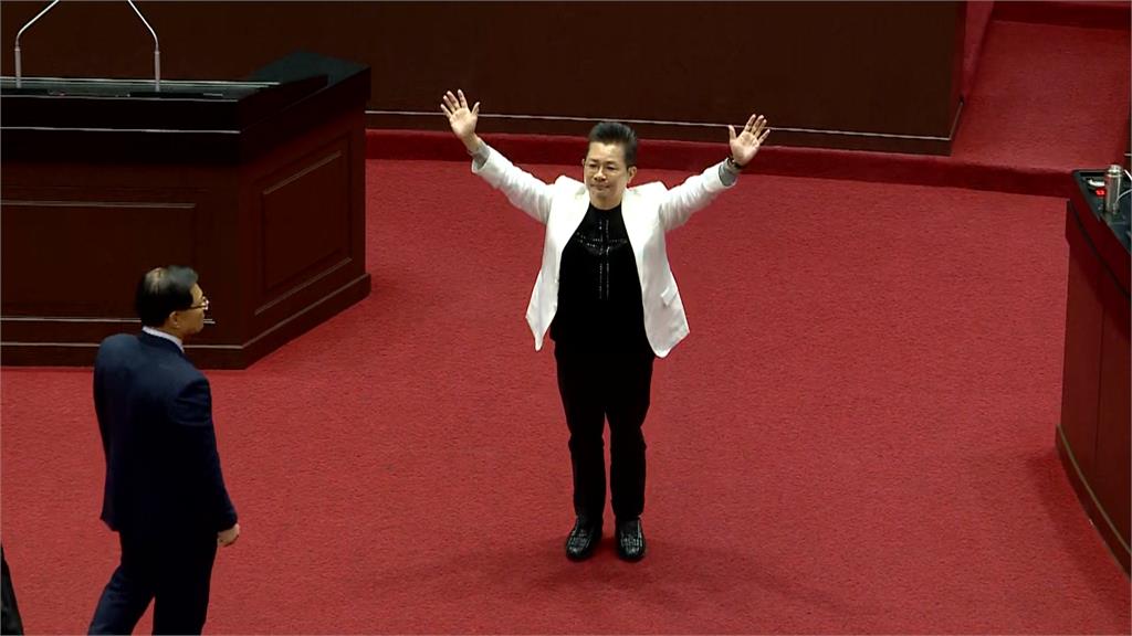 吳春城「壯世代爭議」辭立委　郭國文酸：繼續接標案？