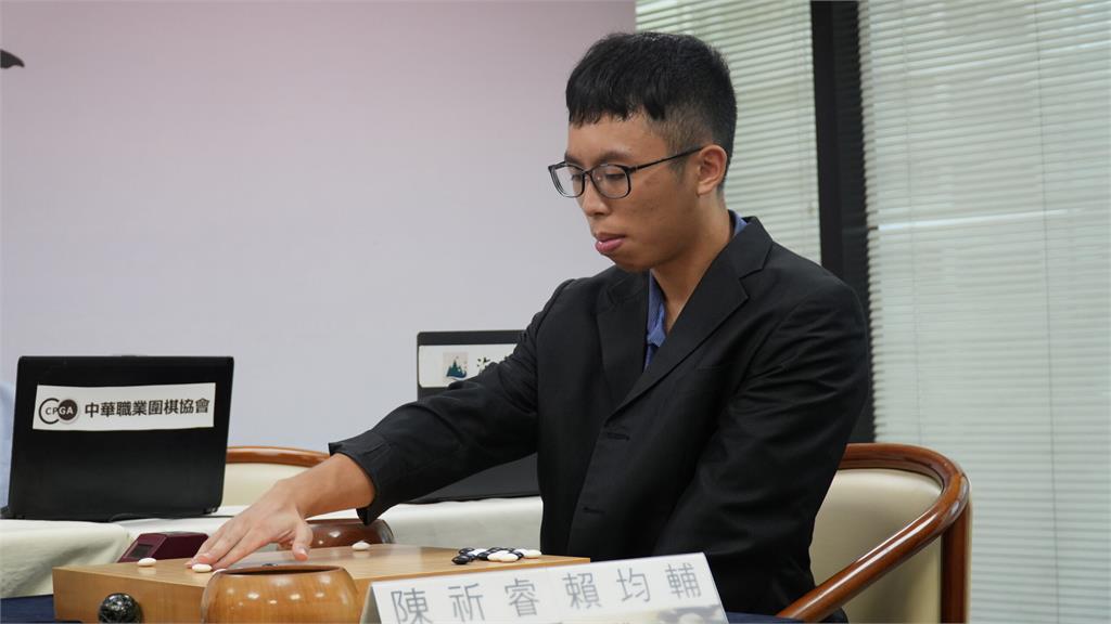 《圍棋》放下國際賽冠軍包袱　賴均輔二度奪名人頭銜